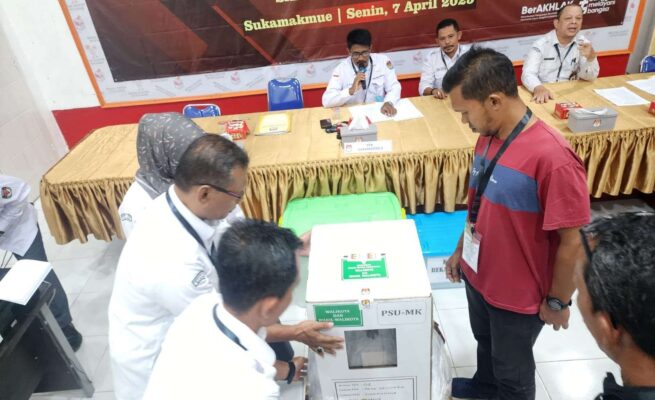 Rapat pleno terbuka rekapitulasi hasil PSU ini digelar di Kantor Komisi Independen Pemilihan (KIP) Kota Sabang, Senin, 7 April 2025.