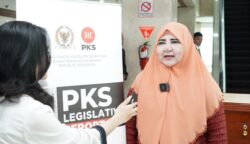 Anggota Komisi XII DPR RI dari Fraksi PKS, Hj. Nevi Zuairina, menekankan pentingnya keterbukaan dan integrasi data kualitas udara secara real-time melalui sistem Stasiun Pemantauan Kualitas Udara (SPKU) milik pemerintah.