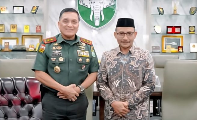 Anggota DPD RI asal Aceh H Sudirman atau Haji Uma saat bertemu dengan Pangdam Iskandar Muda Mayjen TNI Niko Fahrizal beberapa waktu lalu