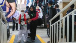 Jamaah haji Aceh Kloter 1 saat masuk Asrama Haji Banda Aceh, Sabtu pagi (17/5). (Foto: Dok. Infoaceh.net)