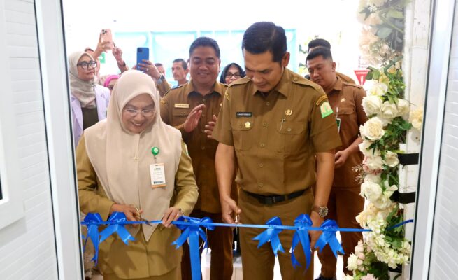 Plt Sekda Aceh, M Nasir Syamaun meresmikan layanan Fetomaternal dan Rehabilitasi Anak Berkebutuhan Khusus, di RSIA Aceh, Senin (19/5)