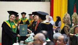 Universitas Syiah Kuala (USK) mewisuda 1.383 lulusan sarjana, magister, doktor, profesi, spesialis, subspesialis, sarjana terapan dan diploma periode Februari – April 2025 di Gedung AAC Dayan Dawood, Selasa, 27 Mei 2025