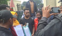 Mahasiswa Papua, HIMAPA, HIMAPAL, Aksi Unjuk Rasa Banda Aceh, Demonstrasi Mahasiswa Papua, Simpang Lima Banda Aceh, Gedung DPRA, Polresta Banda Aceh, Kompol Marzuki, Kombes Pol Joko Heri Purwono, Tuntutan Mahasiswa Papua, Operasi Militer Papua, HAM Papua, Komisi HAM PBB, Dialog Damai Papua, Komisi Kebenaran Papua, Aksi Damai Banda Aceh, Unjuk Rasa 27 Mei 2025, Aksi Mahasiswa 2025, Infoaceh.net, Berita Aceh Hari Ini