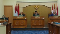 Komisi Informasi Pusat (KIP) menggelar persidangan sengketa informasi yang diajukan oleh YARA terhadap Kemendagri, di Jakarta, Selasa (27/5).