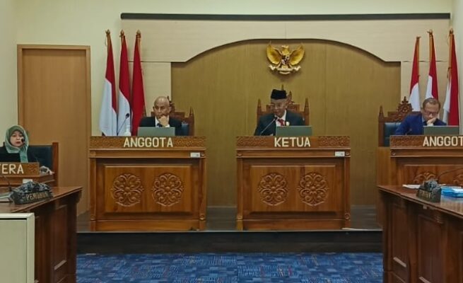 Komisi Informasi Pusat (KIP) menggelar persidangan sengketa informasi yang diajukan oleh YARA terhadap Kemendagri, di Jakarta, Selasa (27/5).