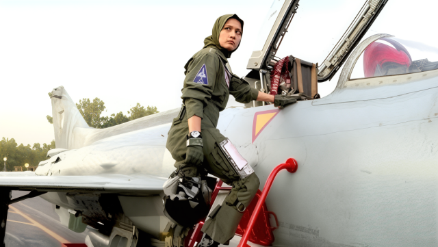Ayesha Farooq, Pilot Tempur Berjilbab yang Viral Usai Dikabarkan Tembak Jatuh Jet India