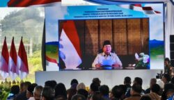 Presiden RI Prabowo Subianto meresmikan pengoperasian dan pembangunan proyek energi baru terbarukan (EBT) senilai Rp25 triliun yang tersebar di 15 provinsi.