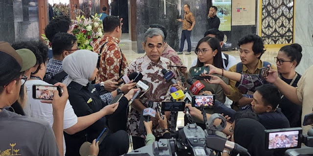 Ketua MPR Minta Keputusan Menteri Tak Bikin Pusing Presiden