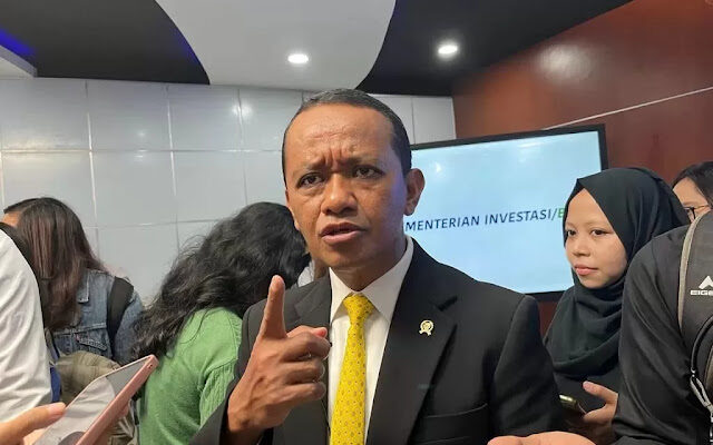 Menteri ESDM Bahlil Lahadalia Dihadang Aktivis di Sorong, Protes Tambang Nikel di Raja Ampat