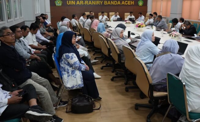 UIN Ar-Raniry Banda Aceh menggelar rapat perdana Tim World University Ranking (WUR) dan Internasionalisasi yang digelar di Ruang Rapat Rektor, pada Selasa (18/6/2025). (Foto : Humas Ar-Raniry) 