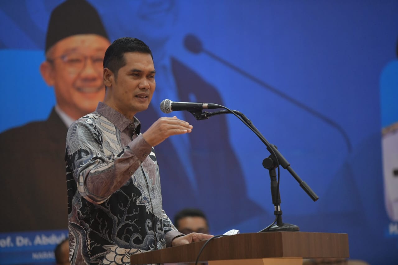 Plt Sekda Aceh, M Nasir Syamaun menyampaikan sambutan pada seminar peningkatan kualitas pendidikan Aceh di aula Dinas Pendidikan Aceh, Sabtu malam (28/6/2025). (Foto: Ist)