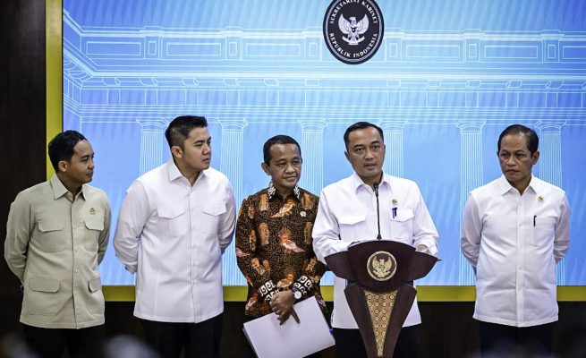 Menteri Sekretaris Negara (Mensesneg), Prasetyo Hadi, menyampaikan keterangan pers kepada awak media di Kompleks Istana Kepresidenan Jakarta, pada Selasa, 10 Juni 2025. (Foto: BPMI Setpres)