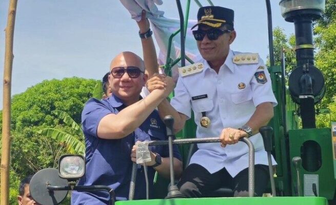Anggota Komisi I DPR RI Fraksi Gerindra, Sabam Rajagukguk, menyalurkan sejumlah bantuan alat mesin pertanian (alsintan) dan paket perikanan kepada petani serta pembudidaya di Tapanuli Selatan (Tapsel).