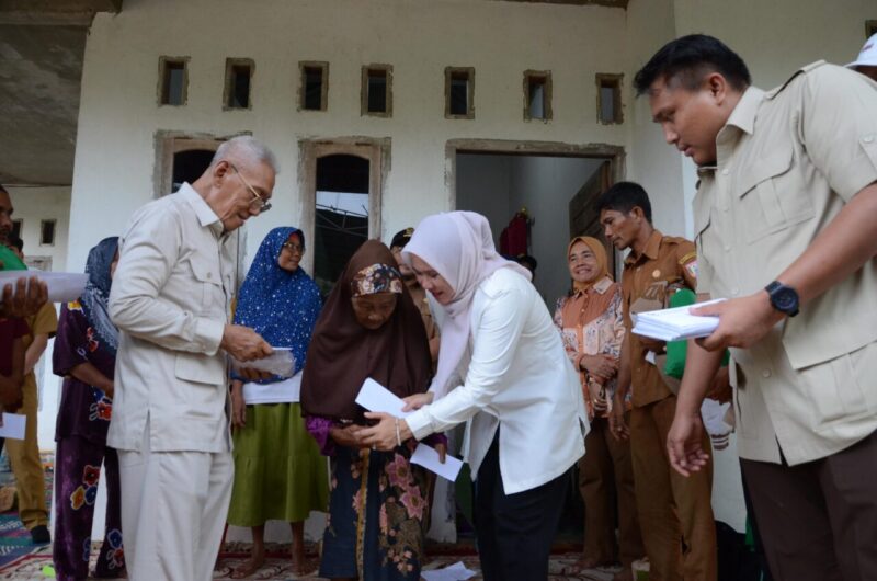 Anggota Komisi IV DPR RI, Hj. Kartika Sandra Desi, mengunjungi lokasi bencana angin puting beliung yang melanda Kecamatan Muara Sugihan, Kabupaten Banyuasin, Sumatera Selatan.
