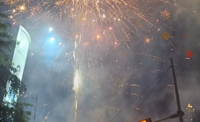 Pesta kembang api meriahkan malam takbiran menyambut Hari Raya Idul Adha 1446 Hijriah, Kamis malam (5/6/2025)