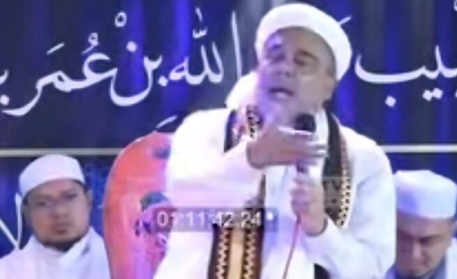 Ulama nasional dan imam besar, Al-Habib Muhammad Rizieq bin Husein Syihab kembali datang ke Banda Aceh, dan mengisi tabligh akbar pada Rabu malam (18/6) di Komplek Makam Syiah Kuala. (Foto: Ist)