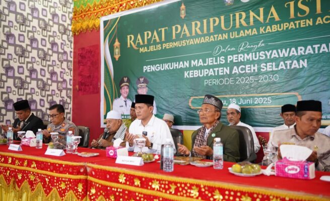 Bupati Aceh Selatan Mirwan MS saat menghadiri pengukuhan pengurus MPU Aceh Selatan, di aula Dinas Pariwisata, Rabu (18/6/2025)