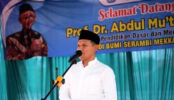 Wagub Aceh Fadhlullah menghadiri peletakan batu pertama pembangunan SMK Muhammadiyah Banda Aceh, Jum'at sore (27/6). (Foto: For Infoaceh.net)