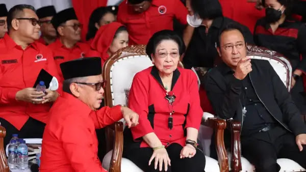 Ketua DPP PDIP Deddy Sitorus menyampaikan arahan Megawati soal dukungan partai kepada pemerintahan Prabowo dalam Bimtek PDIP di Bali, Kamis (31/7/2025). (Foto: Ist)