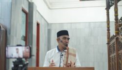 Foto Fajran Zain Saat Mengisi Ceramah Safari Subuh di Masjid Alfalah, Kota Sigli