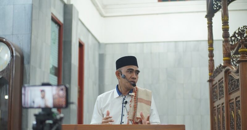 Foto Fajran Zain Saat Mengisi Ceramah Safari Subuh di Masjid Alfalah, Kota Sigli