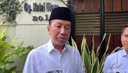 Presiden Jokowi bersama Mulyono dalam reuni Fakultas Kehutanan UGM angkatan 1980 di Yogyakarta, Sabtu (26/7/2025). (Foto: tangkapan layar)