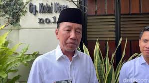 Presiden Jokowi bersama Mulyono dalam reuni Fakultas Kehutanan UGM angkatan 1980 di Yogyakarta, Sabtu (26/7/2025). (Foto: tangkapan layar)