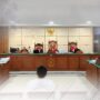 Mantan Camat Peusangan, Bireuen Teguh Mandiri Putra (TMP), mulai diadili di PN Tipikor Banda Aceh, Jum'at (18/7). (Foto: Ist)