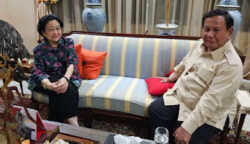 Prabowo Tak Bisa Lepas dari Megawati