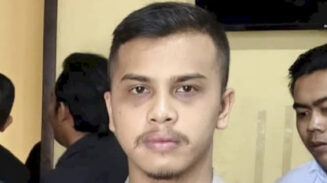 Pria asal Kagungan Ratu, Kecamatan Tulang Bawang Udik, Kabupaten Tulang Bawang Barat (Tubaba), Lampung, berinisial IFY (22), harus berurusan dengan hukum karena menjadi polisi gadungan dan menipu warga hingga ratusan juta rupiah.