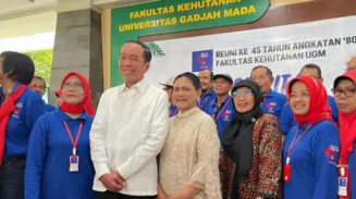Presiden ke-7 RI Joko Widodo menghadiri reuni alumni Fakultas Kehutanan UGM angkatan 1980 yang menuai sorotan publik. (Foto: dok. Ist)