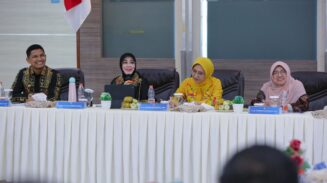 Wali Kota Illiza Sa’aduddin Djamal bersama anggota Komisi X DPR RI di Balai Kota Banda Aceh