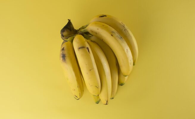 Ilustrasi pisang dan beberapa makanan yang sebaiknya tidak dikonsumsi bersamaan