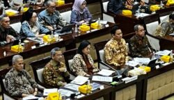 Rapat kerja bersama Komisi XI DPR RI di Senayan, Selasa, 22 Juli 2025