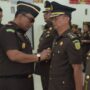 Kardono SH MH resmi menjabat sebagai Kabag TU Kejati Aceh setelah dilantik oleh Kajati Aceh, Yudi Triadi SH MH, dalam upacara pelantikan pejabat eselon III di aula Kejati Aceh, Rabu (23/7). (Foto: Dok. Infoaceh.net)