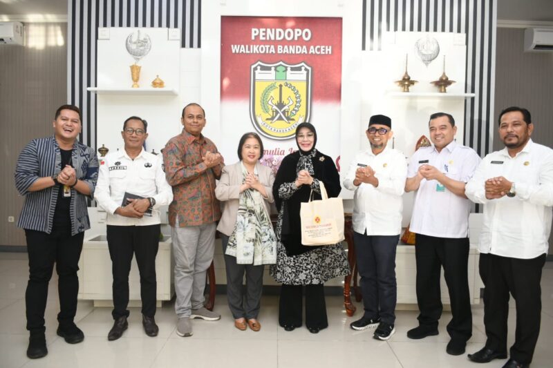 Wali Kota Banda Aceh Illiza Sa’aduddin Djamal menerima audiensi jajaran pimpinan RSU Bunda Thamrin Aceh di Pendopo, Rabu (30/7/2025).