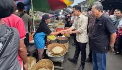 Wakil Presiden (Wapres) Gibran Rakabuming Raka menegaskan bahwa kegiatan blusukan yang rutin ia lakukan ke berbagai wilayah di Indonesia bukanlah untuk kepentingan pencitraan Politik.