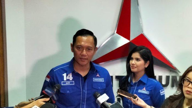 Ketua Umum Partai Demokrat, Agus Harimurti Yudhoyono (AHY), menegaskan partainya tidak pernah terlibat dalam penyebaran isu ijazah palsu Presiden Jokowi. Ia menyebut tuduhan itu sebagai fitnah besar dan upaya memecah belah.