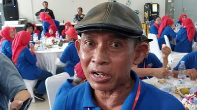 Presiden Joko Widodo saat menghadiri reuni Fakultas Kehutanan UGM. Teman satu angkatan, Mulyono, menyebut tidak ada jurusan sama sekali pada masa kuliah mereka tahun 1980. (Foto: Ist)