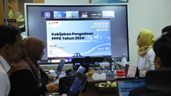 Deputi Bidang SDM Aparatur Kementerian PANRB, Aba Subagja, menjelaskan skema PPPK Paruh Waktu yang menjadi solusi bagi peserta seleksi CASN 2024 yang tidak lolos, Rabu (30/7).