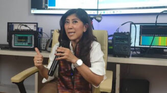 Pemerintah kembali memantik kemarahan publik. Kali ini bukan soal bansos atau proyek mangkrak, tapi rencana pembatasan layanan panggilan suara dan video pada aplikasi seperti WhatsApp dan Telegram.