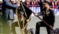 Polda Aceh meraih tanda kehormatan Nugraha Sakanti dari Presiden RI, Prabowo Subianto, yang diterima langsung oleh Kapolda Aceh, Irjen Pol Achmad Kartiko, pada upacara Hari Bhayangkara ke-79 di Silang Monas, Jakarta, Selasa (1/7). (Foto: Ist)
