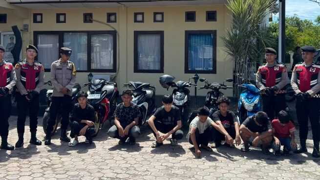 Polsek Banda Raya bersama Unit Patroli Presisi Ditsamapta Polda Aceh mengamankan 7 remaja terlibat balap liar saat shalat Jum'at di belakang Stadion Harapan Bangsa Lhong Raya, Banda Aceh, Jum'at (4/7). (Foto: Ist)
