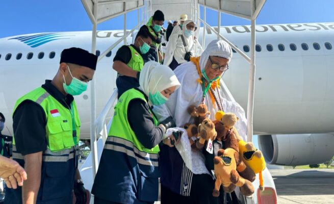 Jamaah Haji Aceh kloter 08 tiba di Bandara SIM, Blang Bintang, Aceh Besar, Sabtu, 5 Juli 2025. (Foto: Ist)