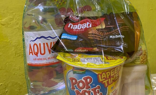 Pihak manajemen RSUD Sabang masih tetap membagikan paket makanan ringan (snack) kepada tenaga medis yang bertugas malam. (Foto: Ist)