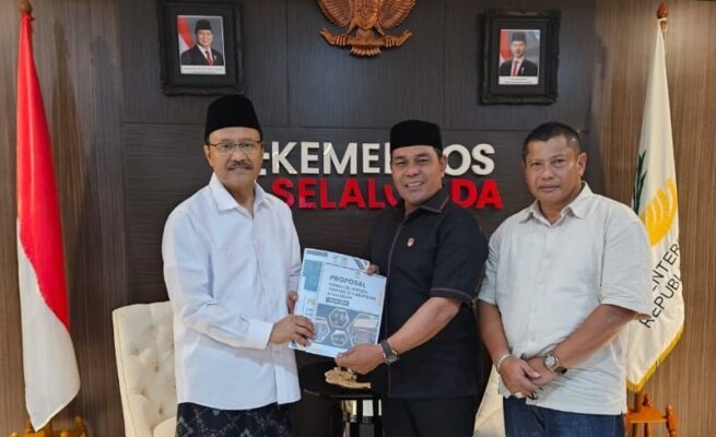 Bupati Aceh Besar, Muharram Idris menemui Menteri Sosial Saifullah Yusuf atau Gus Ipul, di Jakarta, Jum'at (4/7/2025), untuk menyampaikan sejumlah usulan program sosial. (Foto: Ist)