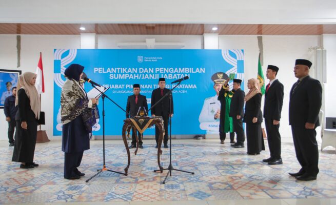Wali Kota Banda Aceh Illiza Sa'aduddin Djamal melantik empat Pejabat Eselon II Pemko Banda Aceh, Selasa, 8 Juli 2025 di pendopo. (Foto: For Infoaceh.net)