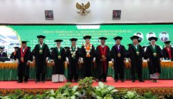 Universitas Syiah Kuala (USK) mengukuhkan 6 profesor baru dari berbagai bidang keilmuan melalui Sidang Terbuka Senat Akademik Universitas di Gedung AAC Dayan Dawood, Darussalam, Kamis (17/7). (Foto: Ist)