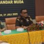 Kajati Aceh Yudi Triadi SH MH memimpin rapat penyusunan draft perjanjian kerja sama antara Kejati Aceh dan Kodam IM, Senin, 21 Juli 2025. (Foto: Ist)