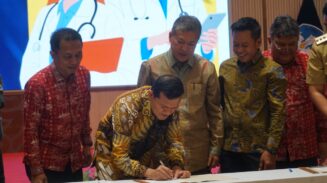 Wagub Aceh, Fadhlullah penandatanganan kerja sama antara Kemenristek Dikti dan pemerintah daerah di Kemenristek, Senayan, Jakarta Pusat, Selasa, 22 Juli 2025. (Foto: Humas BPPA)